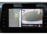 【アラウンドビューモニター】上空から見下ろしているかのような映像を映し出して、スムースな駐車をアシストします。