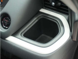 ◆ドリンクホルダー◆手の届きやすい場所にドリンクホルダーがあり、とても便利です。