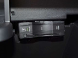 メルセデス専用車載器で純正ナビゲーション連動しております。