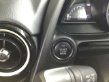 【 プッシュボタンスタートシステム 】 「アドバンストキーを携帯し、ブレーキペダルを踏みながらインパネ上のボタンを押すだけで、エンジンの始動/停止ができます。」