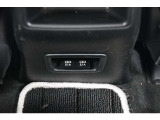 充電用USB端子付き。スマートフォンなどの充電に便利です。