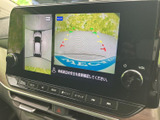 駐車時の後方視界をサポートするバックモニター。後退時の安全確認を容易にし、万が一のリスクを軽減します。段差や障害物も確認しやすいです。