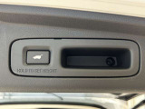 パワーテールゲートだから荷物を抱えていても楽に開け閉めできます。