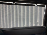 ロールサンシェード付きです!!厳しい日差しを和らげ、プライバシーも守ってくれます!!