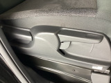 シートリフター装備。運転席の高さを調整する機能