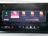 ドライバー正面に向かって緩やかにカーブした大型ディスプレイ。メーターとセンターモニターを一体化し、高精細な映像と直感的な操作性で、最新のデジタル体験を提供する先進的な装備です。