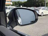 ブラインドスポットモニターついてます!走行中に車両後方の死角にいる車両を検知し、インジケーター点灯で教えてくれるとっても便利な装備です☆
