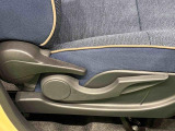 運転手の体格に合わせて運転席の座面の高さ調整ができるシートリフターが付いてます