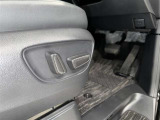 パワーシート搭載。微妙な調整が手軽にでき、ピッタリのポジションで運転することが可能です。