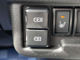 [アクセサリーソケット]こちらから電源が取れますので、車内での電化製品のご利用ができます♪