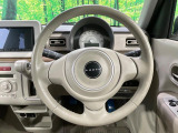 インテリアに合わせたデザインのステアリングは、運転される方のことも考え、運転しやすい形状、大きさです。是非一度、実際に触ってお確かめください。