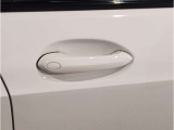 BMWのドアを閉めた時の重厚感は所有者様の満足度を高めてくれます。