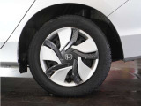 ◆純正ホイール装着車◆シンプルなデザインのホイールキャップ付きです。