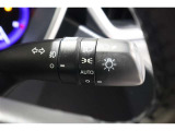 ライトスイッチです。「AUTO」にすると外の明るさに応じてスモールライト・ヘッドライトが自動でON・OFFします。夕暮れ時や屋内駐車場、トンネルなどに便利です。フォグランプもON・OFFできます。