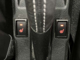 【シートヒーター】寒い冬にはシートをじんわり暖めてくれてドライブも快適。エアコンの暖房よりも早く暖まるので重宝しますよ♪