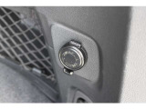 ラゲッジ右サイド部に「アクセサリー12V電源」も装備、荷室で電源を必要とするようなシーンの使い勝手も向上