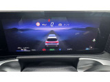 【コマンドシステム】センターのコントローラーとスイッチ類及び音声認識機能により、ナビゲーションやオーディオ&ビジュアル、車両設定等を安全に操作できます。また高精度ディスプレイを採用しています。