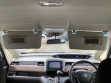 サンバイザーには、運転席、助手席ともにバニティミラーが付いてます。女性には嬉しい装備ですね♪