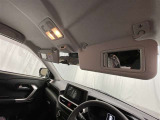 運転席・助手席にはバニティミラー付き♪身だしなみチェックできますよ(^^♪