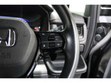 Hondaセンシングの機能のひとつ、アダプティブクルーズコントロール付!アクセルから足を離しても設定したスピードと前車との車間を保ち走行してくれます!車線維持もアシスト☆高速道路で疲労軽減ですね☆