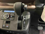 安全・安心な走行のために、納車前にダイハツのクルマを知り尽くしたエキスパートが基本性能に関わる機能や状態を徹底的に点検。消耗部品の交換など法定12ヶ月点検相当の点検・整備を実施しております。