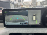 アラウンドビューモニターは4方のカメラで真上から車を見たようにモニターで確認ができる日産の自慢の装備です。是非実際の車で体感してみてください。