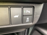 横滑りを抑制し車の姿勢の安定を図るVSA機能、車庫入れや縦列駐車など狭い場所でも安心な障害物センサー搭載。運転席とリアゲート本体に開閉スイッチを装備し、とても便利な電動リアゲート!