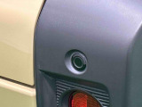 コーナーセンサーを車の前後に装備! 障害物の距離に応じて警告音を変えてお知らせします