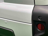 コーナーセンサーを車の前後に装備! 障害物の距離に応じて警告音を変えてお知らせします