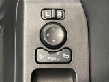 キーフリー連動で施錠時に格納します。降車の直前まで後方確認ができ、閉じ忘れも防げます。