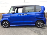 自社整備工場で点検整備をおこなってからお渡ししています。車検が残っている場合は『12ヶ月点検整備』を、車検整備付きの場合は『車検整備』をおこないます。整備費用は車両本体価格に含まれています。