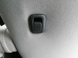 運転席シートの背面には、コンビニ袋を掛ける事が出来るフックをご用意しております☆