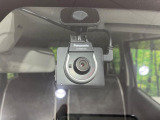 【ドライブレコーダー】ドライブレコーダー装備!走行中はもちろん、あおり運転や事故に遭遇した際、映像で記録し、万一のリスクに備えます。※記録用SDカードはお客様ご自身でご準備いただく必要があります。
