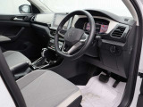 認定中古車保証1年間距離無制限の保証とロードアシスタンスサービスが全車に付帯されています。また、1年間または2年間の延長保証(有償)もご利用いただけます。