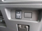 後席のスライドドアは運転席から指一本で開閉可能ですよ!