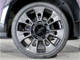 【BMWアロイホイル】軽量かつ強度に拘ったアロイホイル。走行性能ポテンシャルを引き出す設計。車の足元を引き締めてくれる大きなポイントはアロイホイルです。