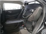 【チップアップ&ダイブダウンシート】はね上げれば高さのある荷物、倒せば長い荷物も収まります。はね上げて、倒して変化するシートで使いやすさをアレンジ。