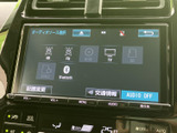多様なメディアに対応し、お好みの音楽を高品質で楽しめます。ラジオ、CD、USBなど、様々なソースから音楽を再生可能です。