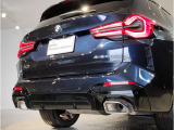 どっしりとしたバンパー下部のデザインはBMWの高級感を際立たせると共にスポーティーさを演出しております。