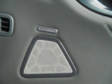 Bowers&Wilkinsサウンドシステム装備。17個のスピーカーが車内をより上質な空間へと導きます。
