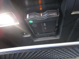 グローブボックス内にETC車載器を搭載しております。