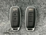 【インテリジェントキー】カバンやポケットに入れたままでもドアの施錠・開錠が可能なスマートキーを装備。スタートボタンのオン・オフ時もカギを取り出す必要がないからとっても便利です♪