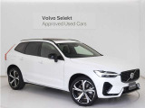 Volvo Cars appで車にリモートアクセスして、空調機能の操作や車の施錠・開錠、ソフトウェア更新などが可能です。エアコンやシートヒーターを操作して、出発前に車内を快適な温度に整えられます。