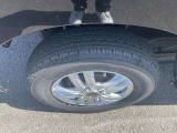 タイヤ残り溝が1.6mmになる目安として「スリップサイン」が設けられています。この車は 割程度残っていますので、まだまだ安心してお乗りいただけます!