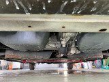 当社は自社認証整備工場も完備しており、納車前整備や一般車検・点検など、お客様が安心して長くお使い頂ける様にメンテナンス面に対して細かく整備しております。ご納車もご安心下さい
