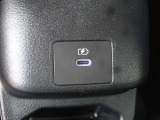 同乗者にも優しい☆後席充電ポート付き!