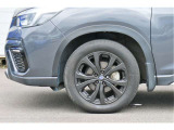 純正18インチアルミホイール、タイヤサイズ 225/55R18