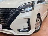 【LEDヘッドライト】悪天候や夜間走行時も良好な視界を確保し安心して運転できる高輝度LEDヘッドライトを装備!点灯速度が早く、消費電力も抑えられています。