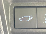 【パワーバックドア】スマートキーや運転席のボタンを押すだけでリアゲートが自動で開閉します!荷物を持っている時や、高い位置にあるバックドアを閉める際に便利な機能です♪