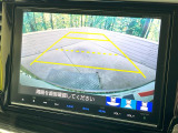 【バックカメラ】駐車時に後方がリアルタイム映像で確認できます。大型商業施設や立体駐車場での駐車時や、夜間のバック時に大活躍!運転スキルに関わらず、今や必須となった装備のひとつです!